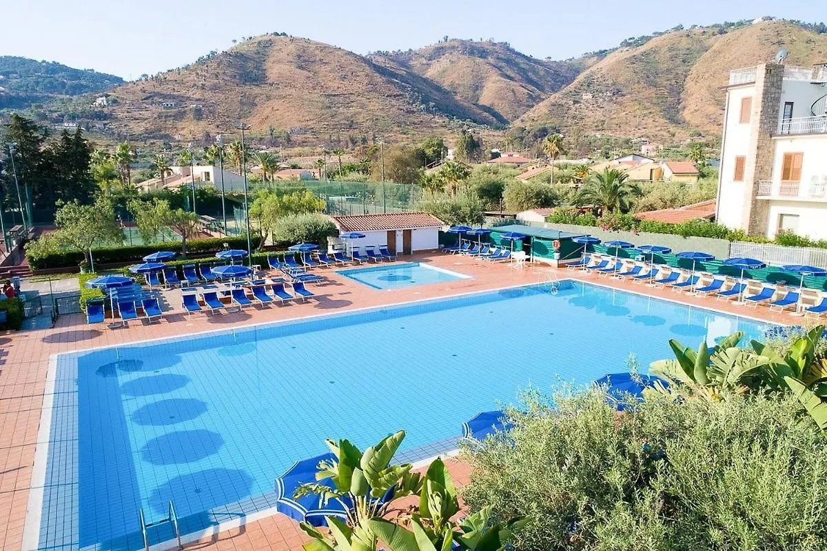 Отель Cefalu Resort - Sporting Club